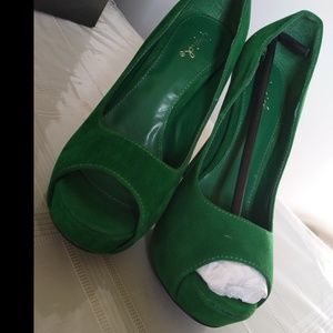 Qupid- Suede Green Platform Heels